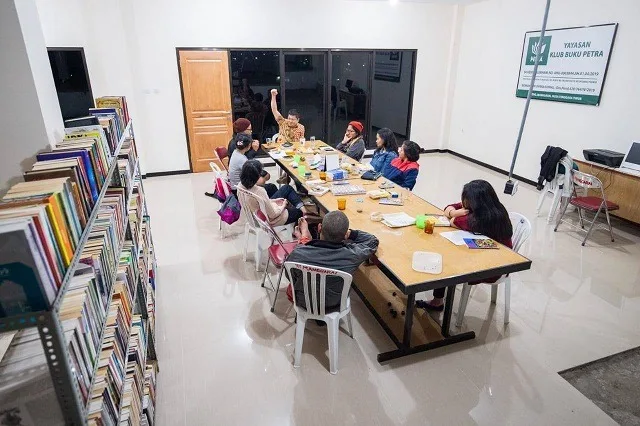 Jangka Armin Bell - Belajar Membaca di Klub Buku Petra